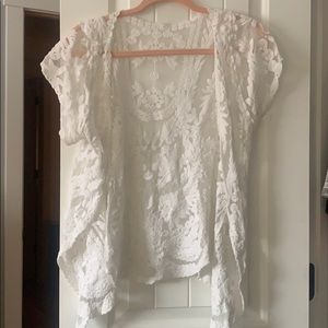 Shortsleeved white lace over jacket